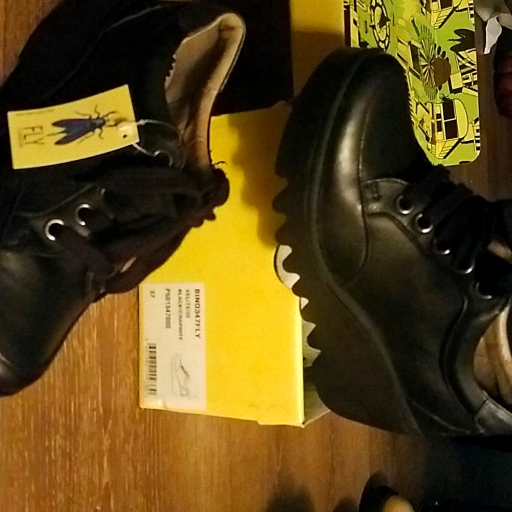 Woman Shoes Fly London Size 37 Black. New in Box purchased wrong size.